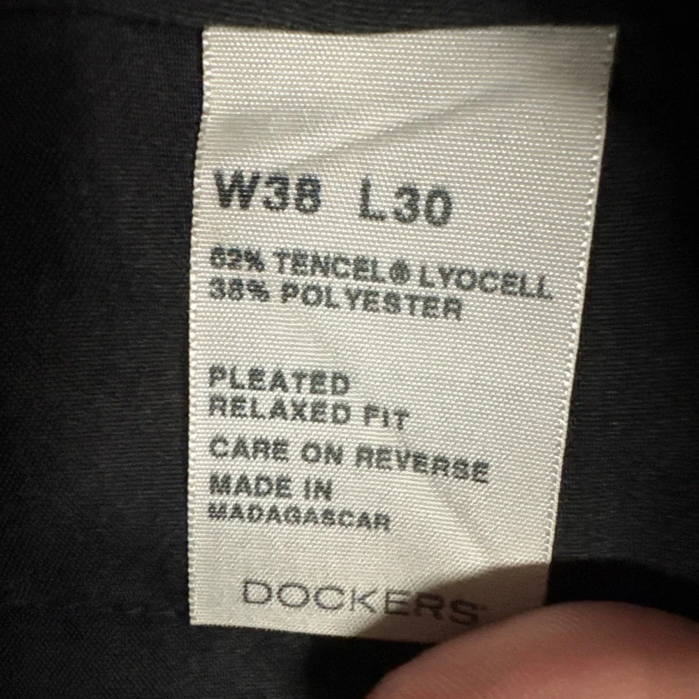 Dockers Pants Mens 38x30 Gray Brown Pleated Relaxed Cuffed Tencel Blend Dress